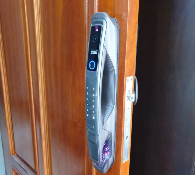 Phân tích tính quan trọng của khóa cửa thông minh trong căn hộ của bạn