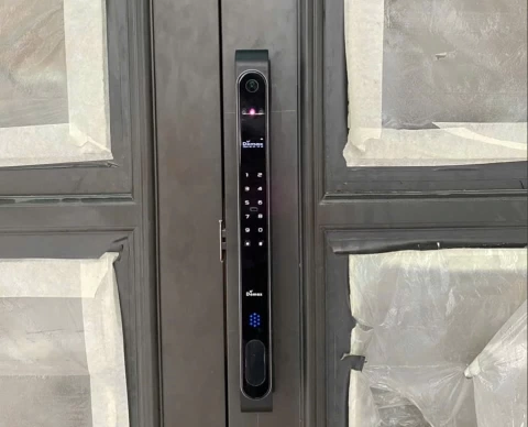 Những trường hợp nào nên chọn Khoá Face-ID cửa nhôm?