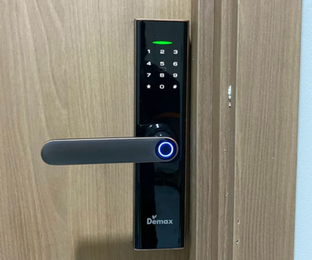 Khoá cửa khách sạn